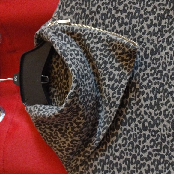 E.L.I. Women's S Long-Sleeve Top - Picture 2 of 15